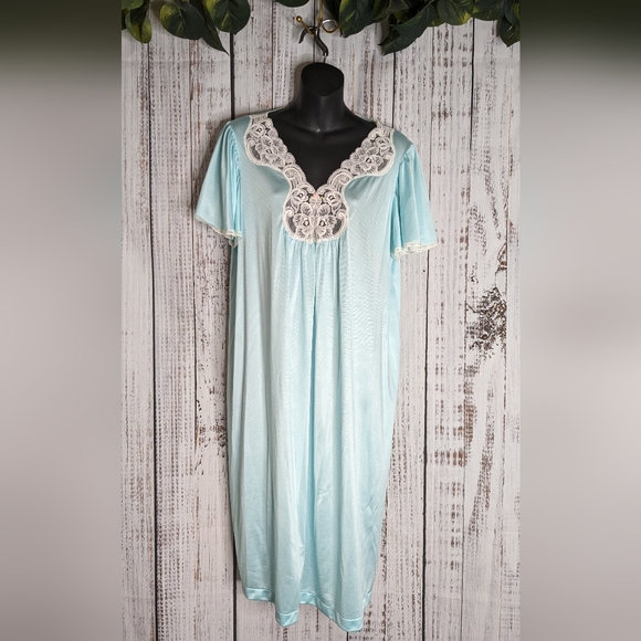 Vanity Fair Vintage Mint Green Maxi Nightgown With Lace Trim And A Rosette